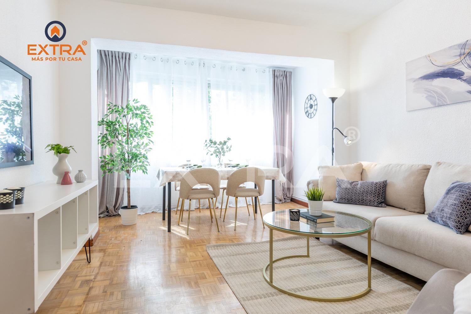 Sala de estar de Piso en venta en  Madrid Capital con Aire acondicionado, Calefacción y Jardín privado