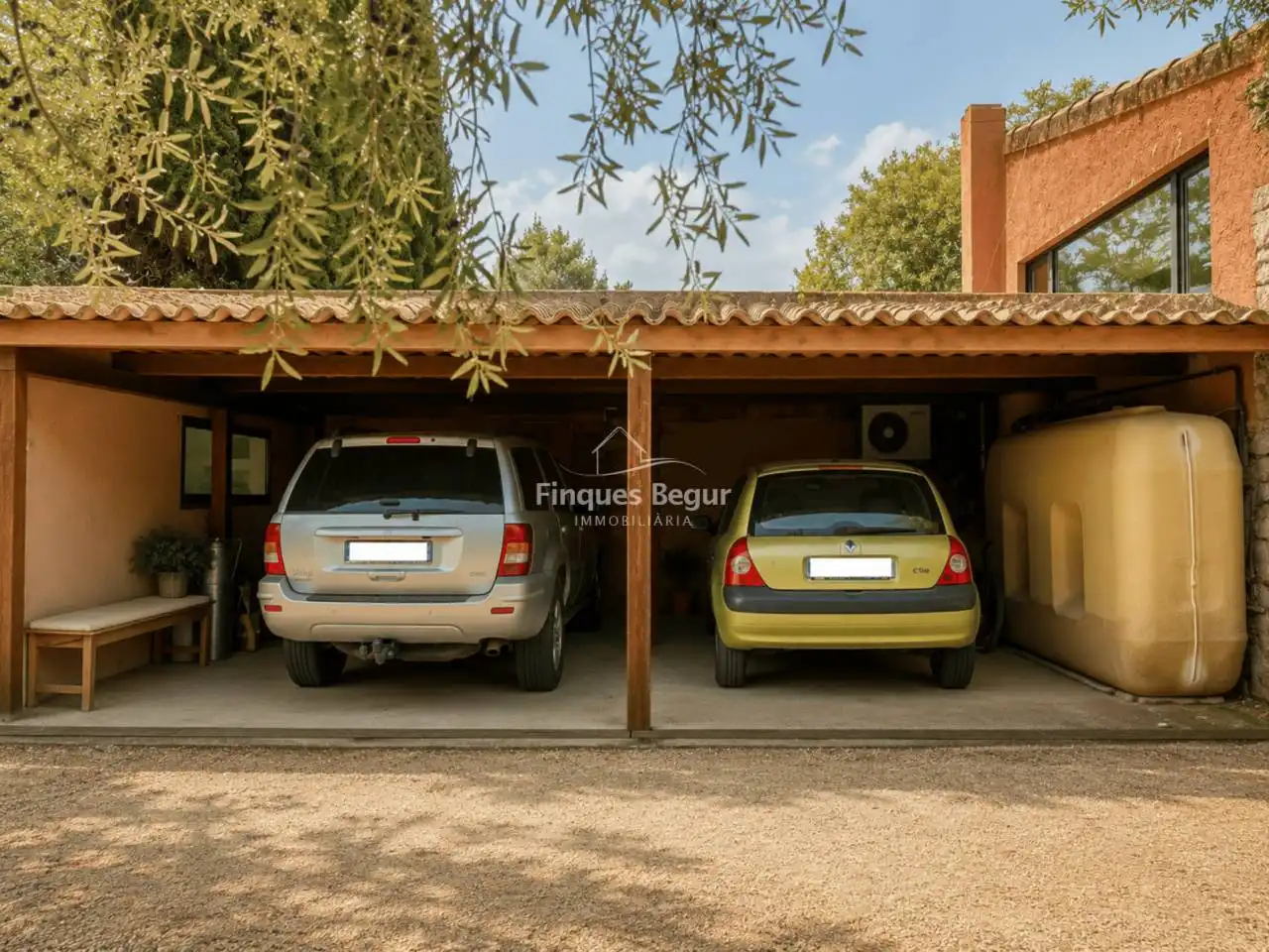Aparcament de Finca rústica en venda en Mont-ras amb Calefacció, Jardí privat i Terrassa