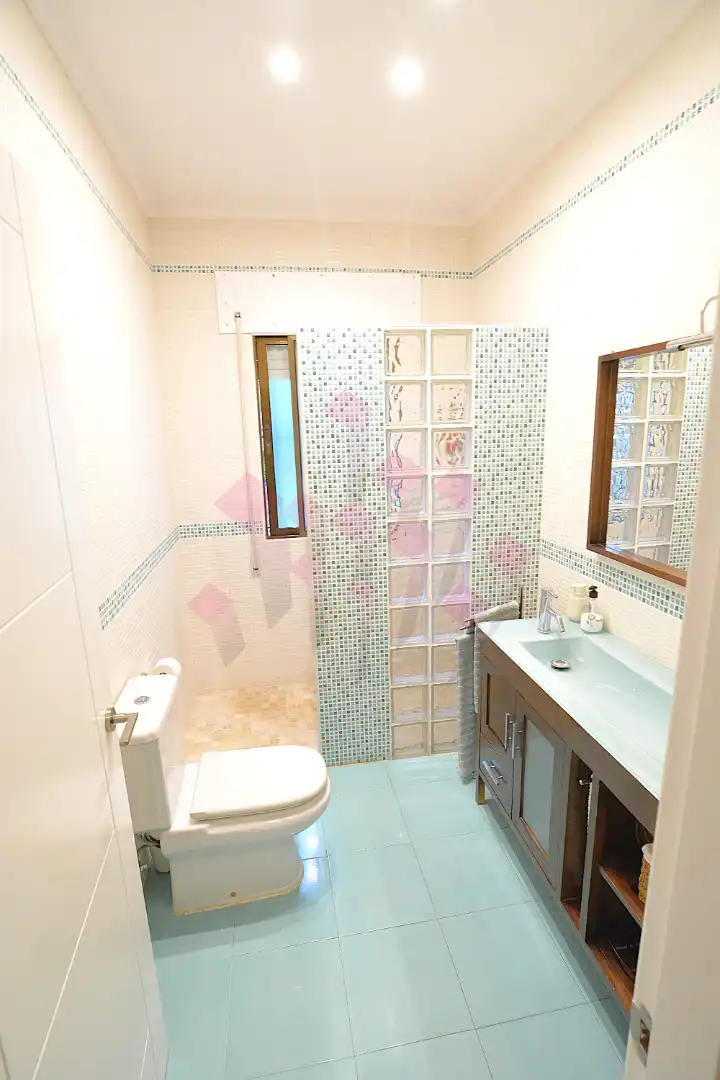 Bathroom of Houses for sale in Picón  with Air Conditioner, Heating and Private garden