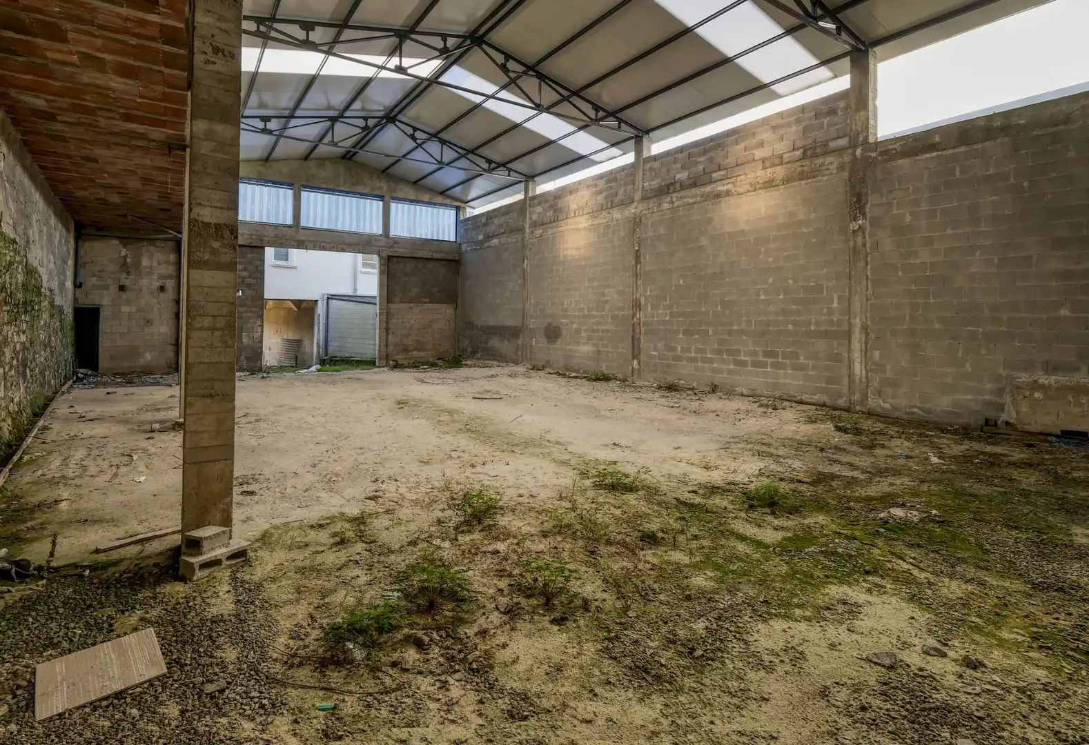 Industrial buildings for sale in Miño