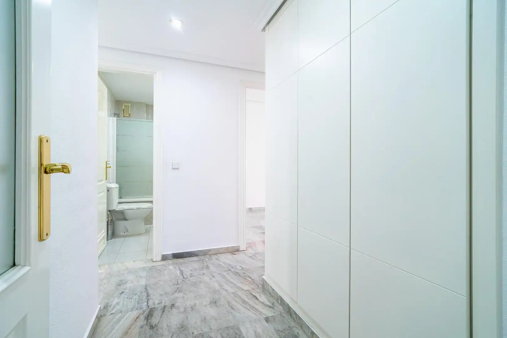 Baño de Piso de alquiler en Sevilla con Aire acondicionado y Calefacción