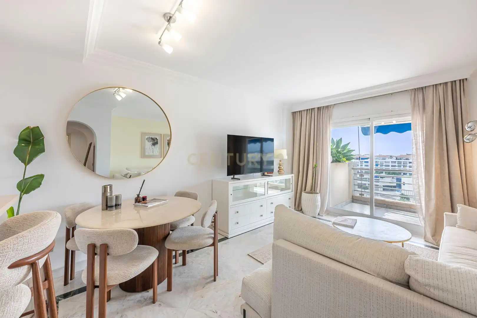 Mini appartamento con piscina in vendita a Calle Ramón Areces, Marbella, Spain Marina Banús 2, imagen 3