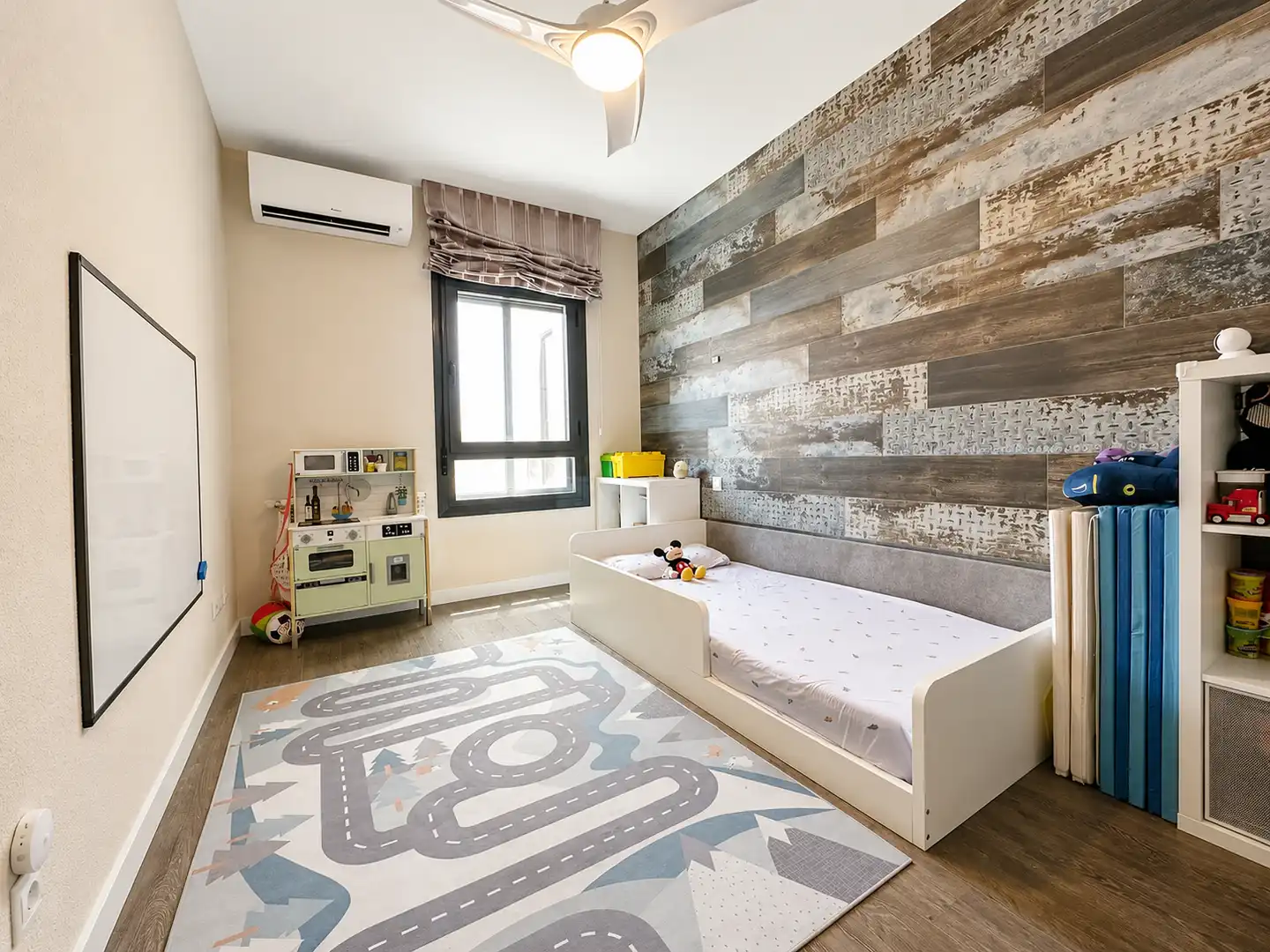 Schlafzimmer von Dachboden zum Verkauf in Arganda del Rey mit Klimaanlage, Heizung und Terrasse