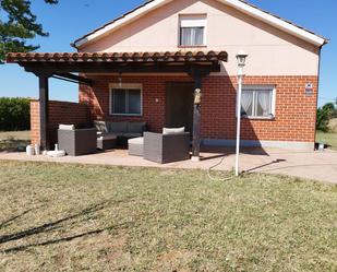 Terrassa de Casa o xalet en venda en Fuentes de Carbajal amb Calefacció, Jardí privat i Parquet