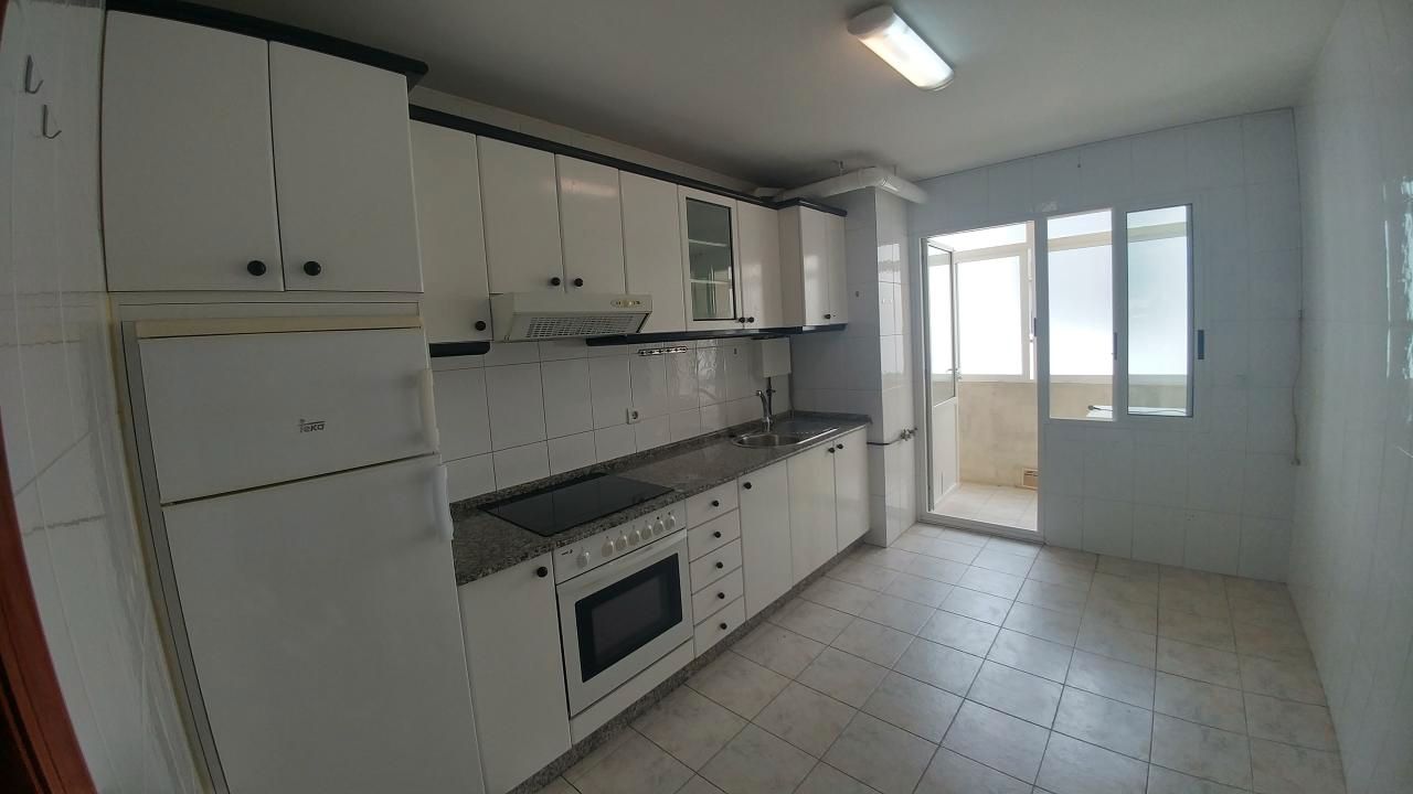 Kitchen of Flat to rent in Ames  with Heating, Parquet flooring and Oven