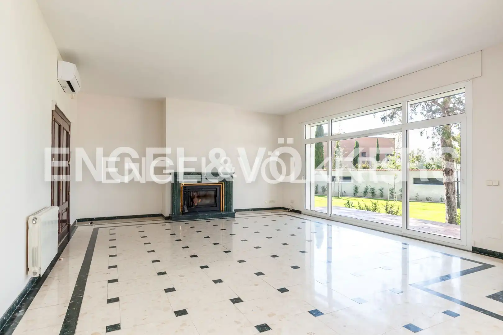 Sala de estar de Casa o chalet en venta en Madrid con Aire acondicionado, Calefacción y Jardín privado