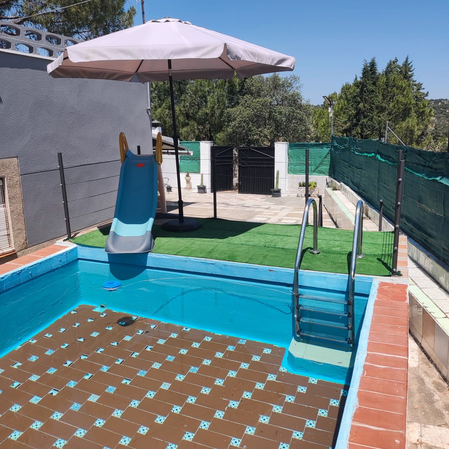 Piscina de Casa o xalet en venda en Mérida amb Aire condicionat, Calefacció i Jardí privat