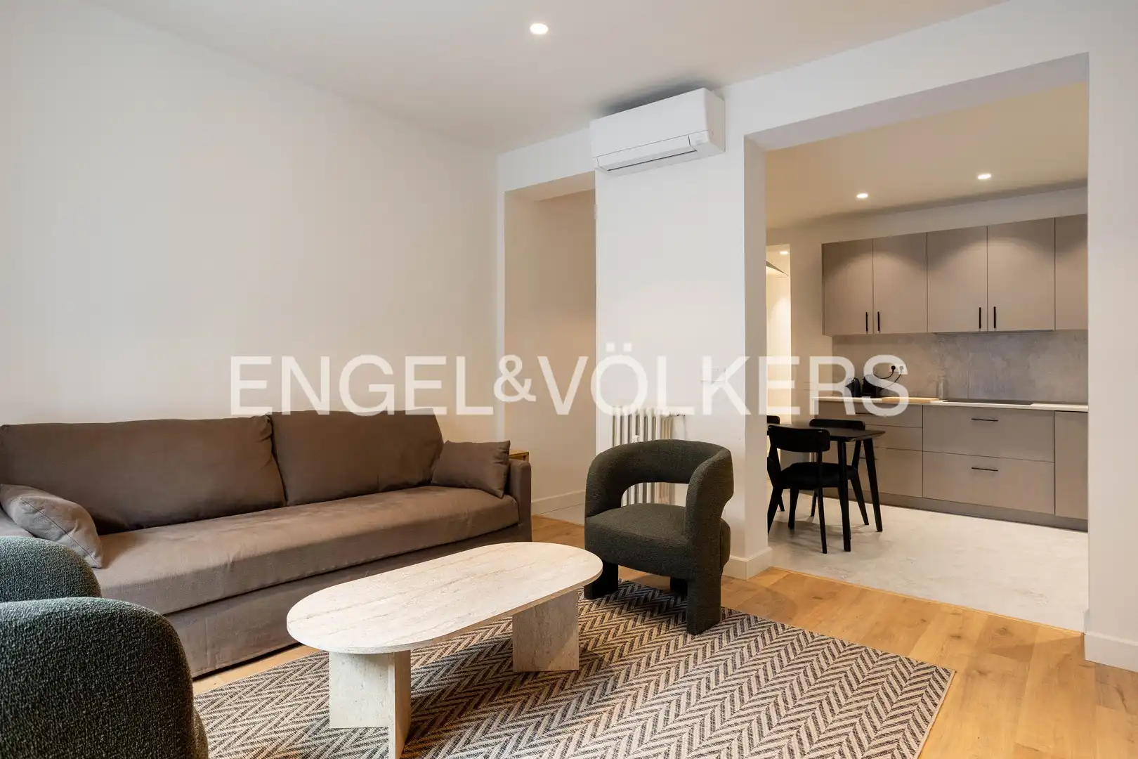 Sala d'estar de Apartament de lloguer en Madrid amb Aire condicionat i Calefacció