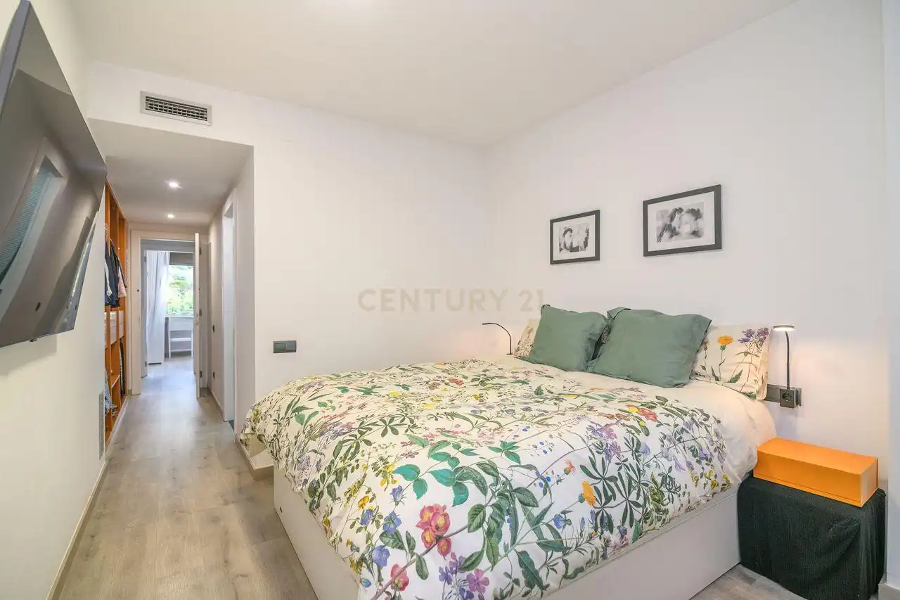 Habitación de Apartamento en venta en Molins de Rei con Aire acondicionado, Trastero y Balcón
