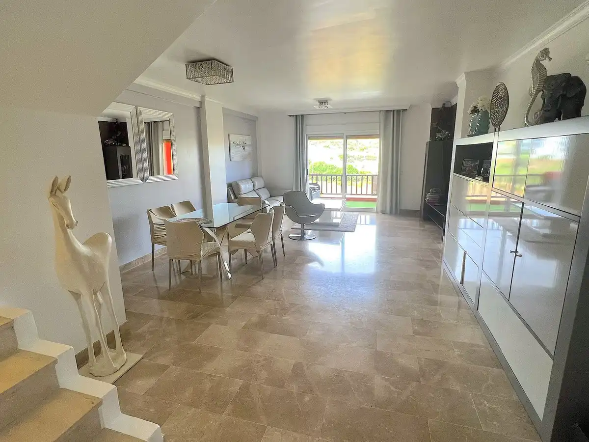 Dúplex amb piscina en venda a Estepona Pueblo, imagen 3