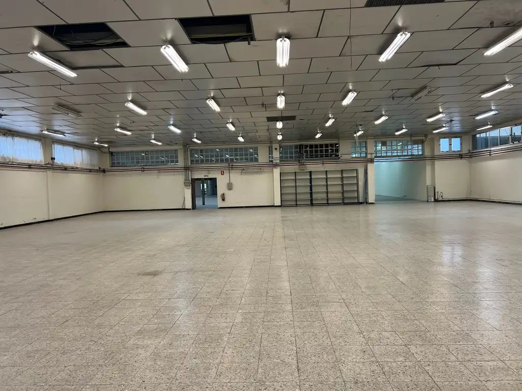 Fabrikhallen zur Miete in Arteixo mit Heizung
