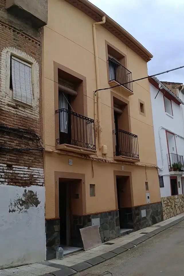 Vista exterior de Casa o xalet en venda en Sabiñán amb Jardí privat, Terrassa i Moblat