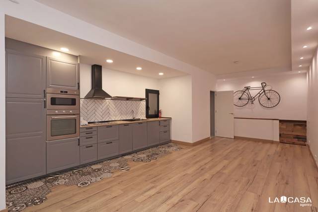 Local comercial en Venta en Carrer d'Elkano en El Poble Sec - Parc de Montjuïc