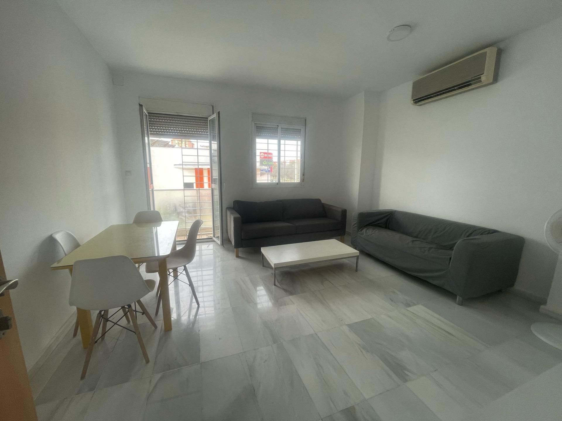 Living room of Flat for sale in  Sevilla Capital  with Air Conditioner, Private garden and Terrace