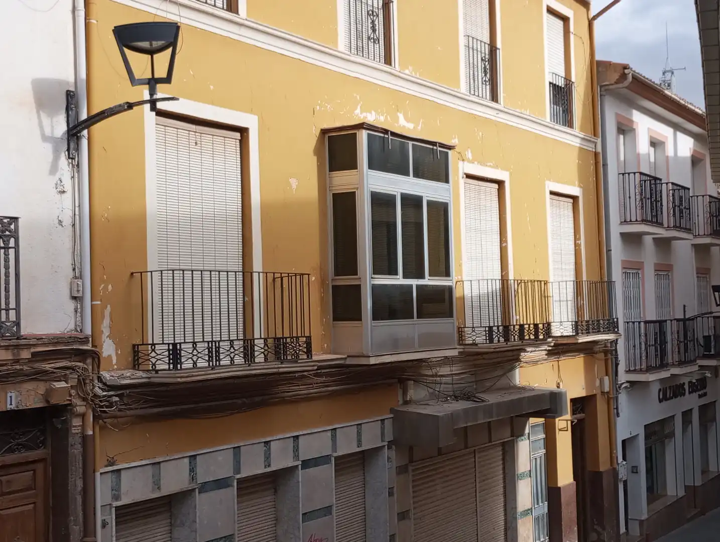 Vista exterior de Edificio en venta en Baza