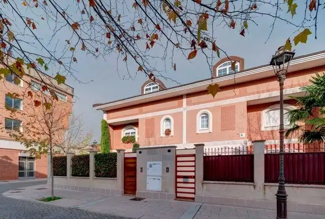 Adossat amb terrassa en venda a Calle HIJOS DE SANTIAGO RODRIGU, imagen 18