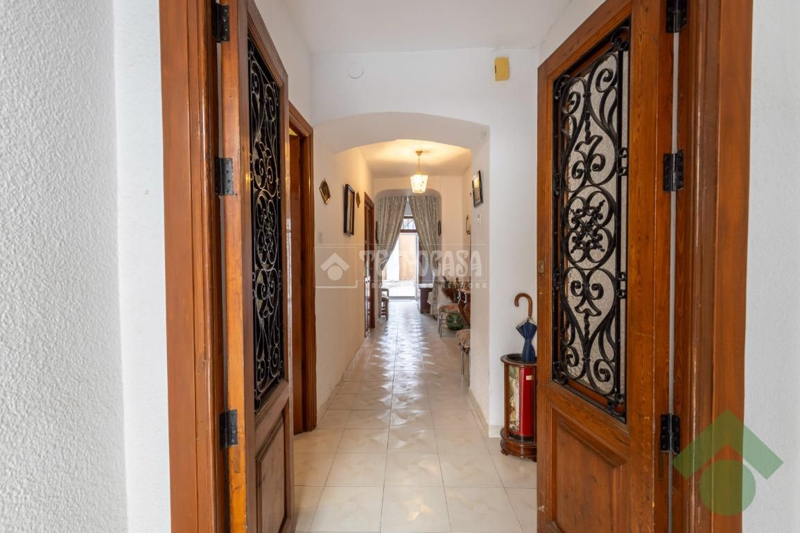 Single-family semi-detached for sale in Loja  with Storage room and Swimming Pool