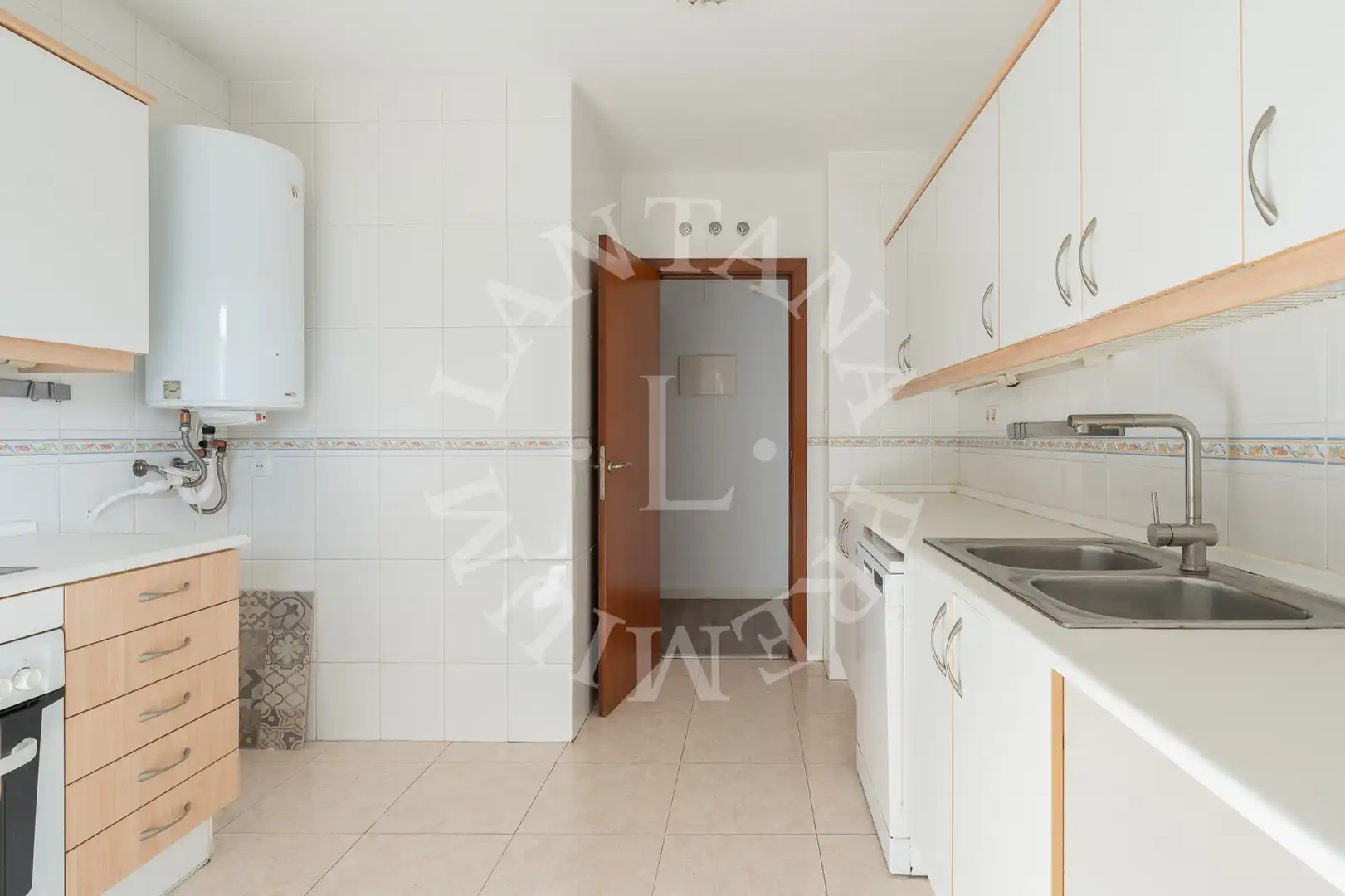 Cuina de Pis en venda en Barcelona amb Aire condicionat i Terrassa