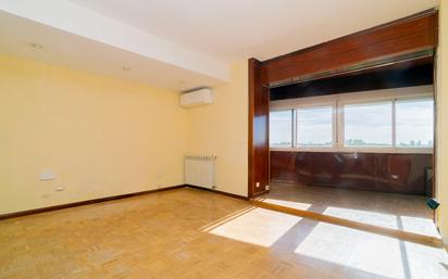 Bedroom of Flat for sale in  Madrid Capital  with Air Conditioner