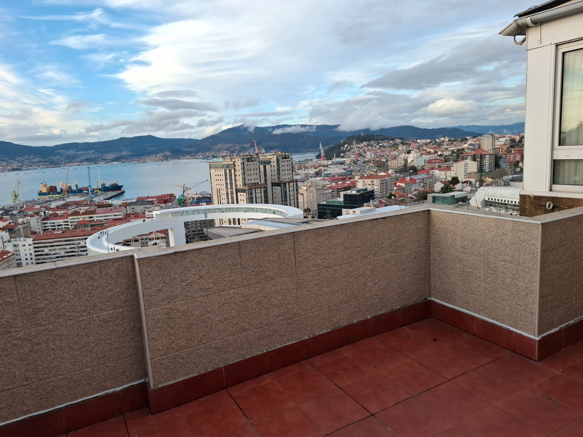 Terrassa de Dúplex en venda en Vigo  amb Calefacció i Terrassa