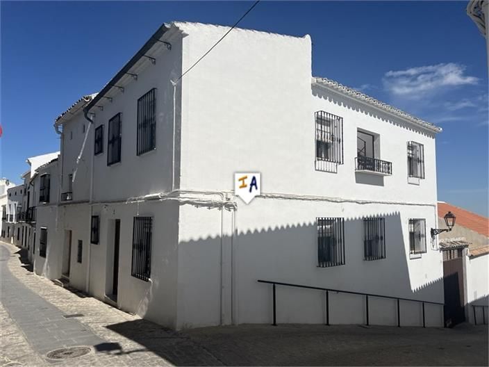 Vista exterior de Casa adosada en venda en Zuheros amb Terrassa i Internet