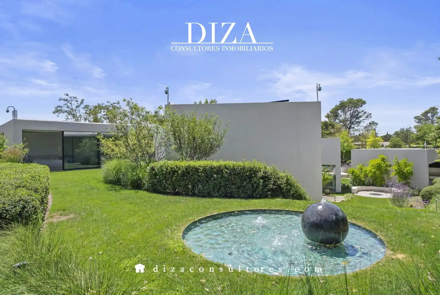 Vista exterior de Casa o chalet en venta en Pozuelo de Alarcón con Aire acondicionado, Calefacción y Jardín privado