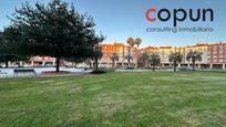 Vista exterior de Pis en venda en Gijón  amb Calefacció, Jardí privat i Moblat