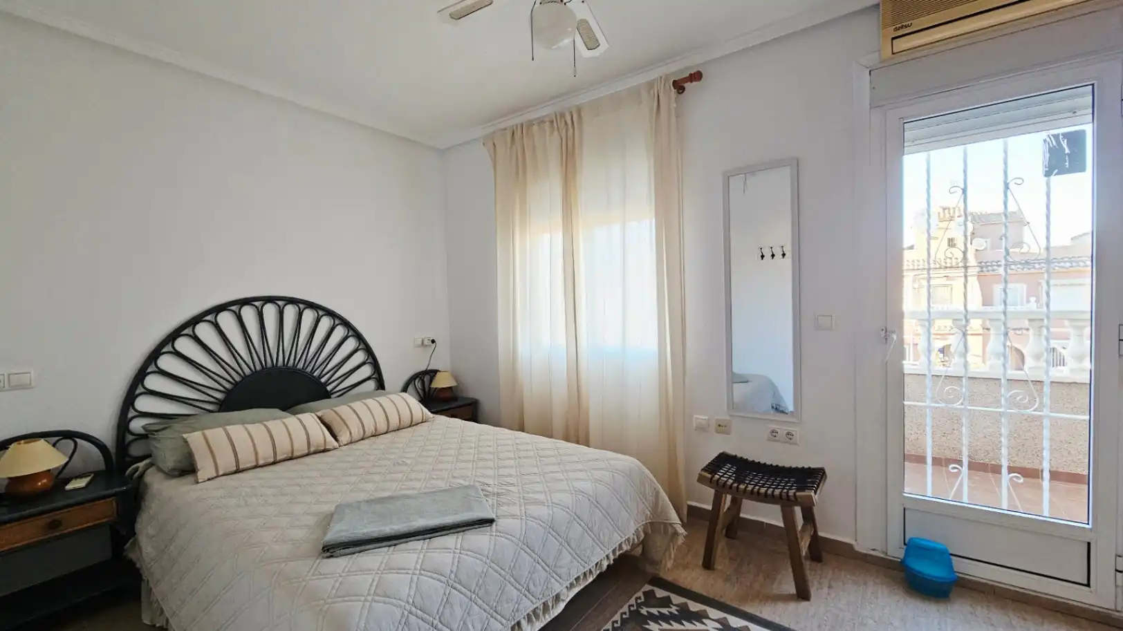 Habitación de Dúplex de alquiler en Santa Pola con Aire acondicionado, Calefacción y Terraza