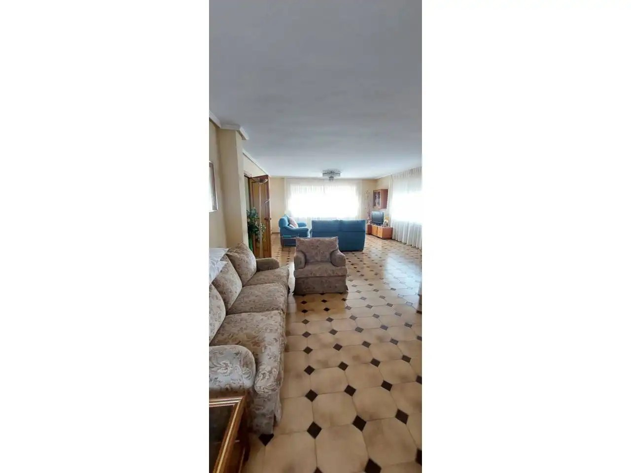 Sala de estar de Casa o chalet en venta en Almanza con Jardín privado, Terraza y Amueblado