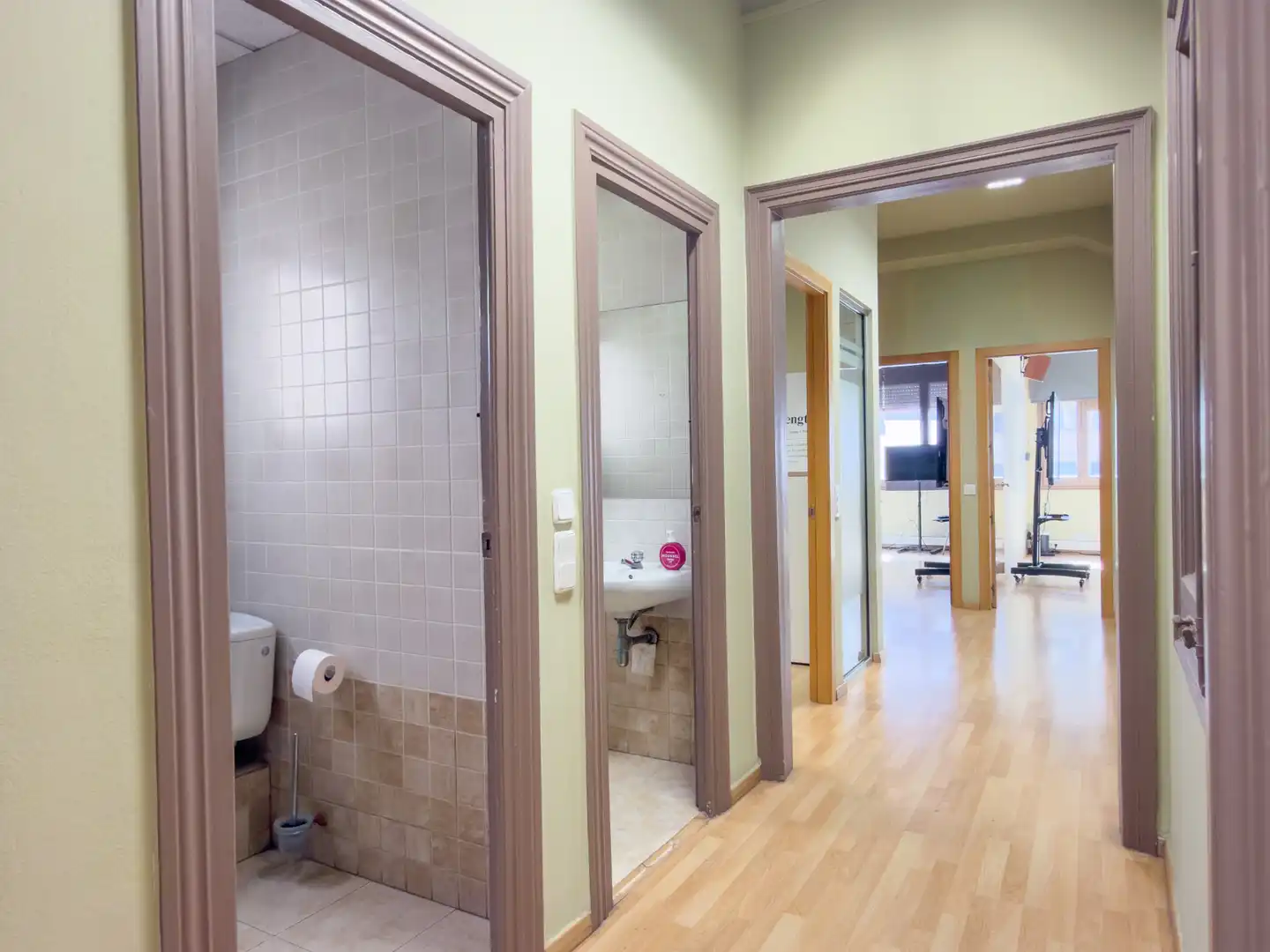 Bathroom of Office for rent in Barcelona  with Air Conditioner, Heating and Internet