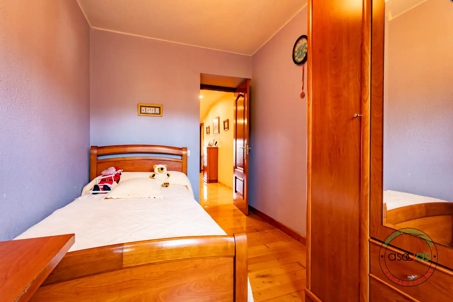 Habitación de Casa o chalet en venta en Gijón  con Calefacción y Amueblado