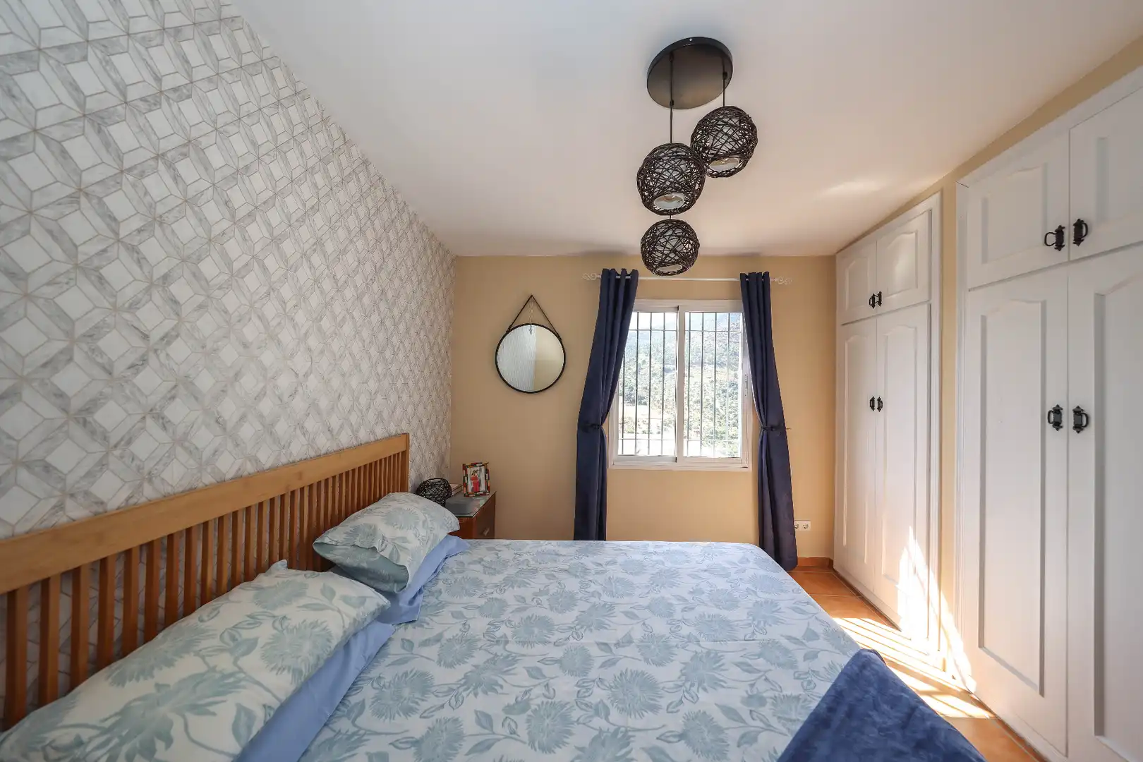 Habitación de Casa adosada en venta en Tolox con Terraza y Amueblado