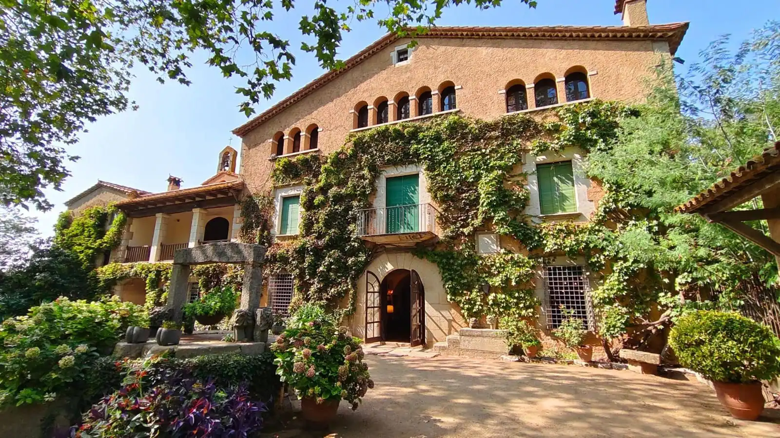 Außenansicht von Country house zur Miete in Llagostera mit Heizung, Privatgarten und Terrasse