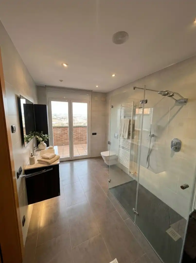Baño de Casa adosada en venta en Manresa con Calefacción, Terraza y Trastero