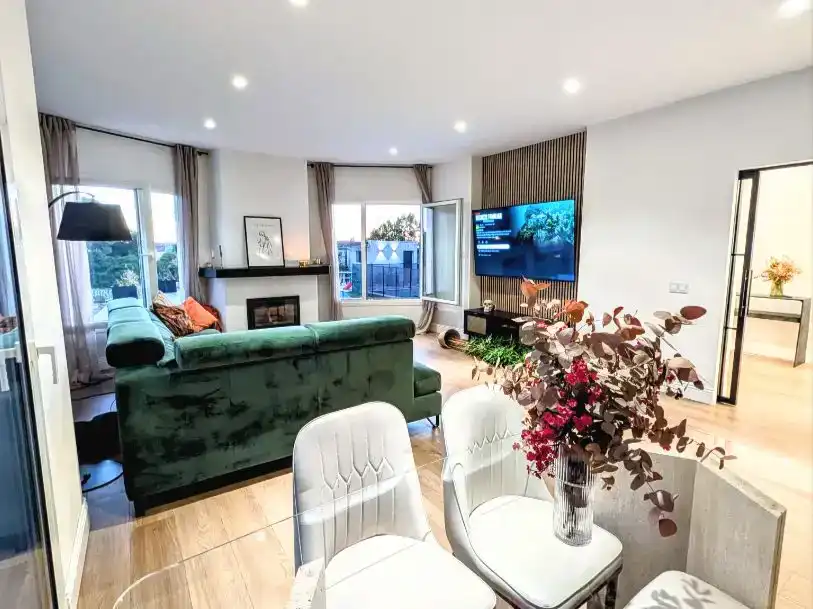 Sala d'estar de Casa o xalet en venda en Alcalá de Guadaira amb Aire condicionat, Piscina i Balcó
