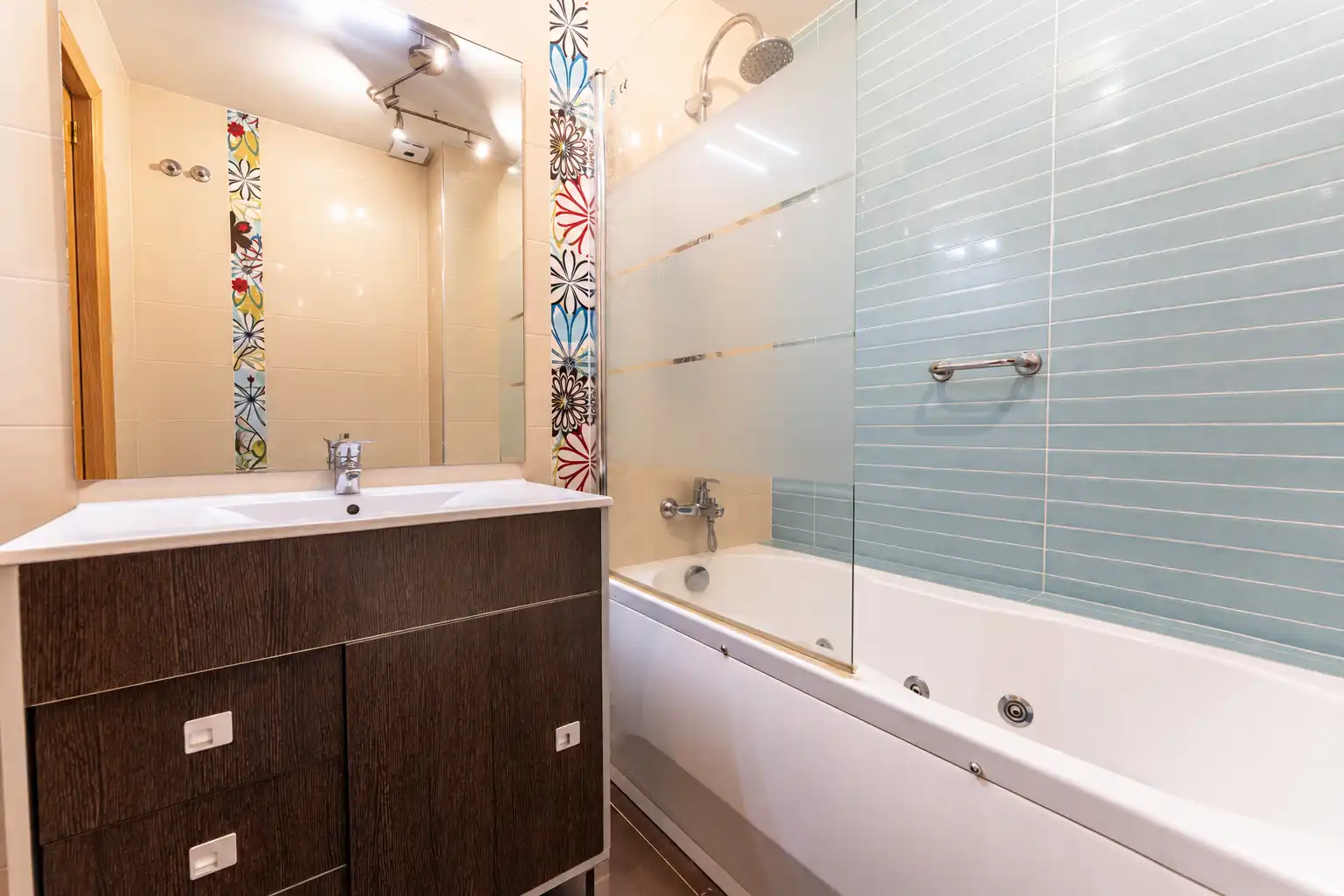 Badezimmer von Maisonette zum Verkauf in Torrelodones mit Klimaanlage, Heizung und Parkett