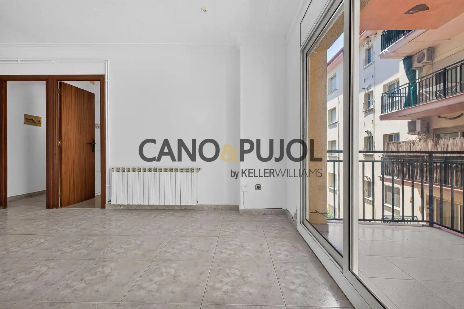 Sala de estar de Piso en venta en Palau-solità i Plegamans con Calefacción y Terraza