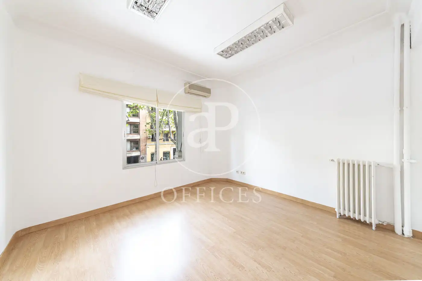 Office for rent in Madrid  with Air Conditioner