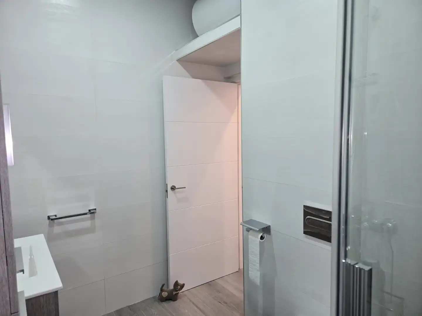 Bany de Apartament de lloguer en Gelves amb Aire condicionat, Calefacció i Moblat