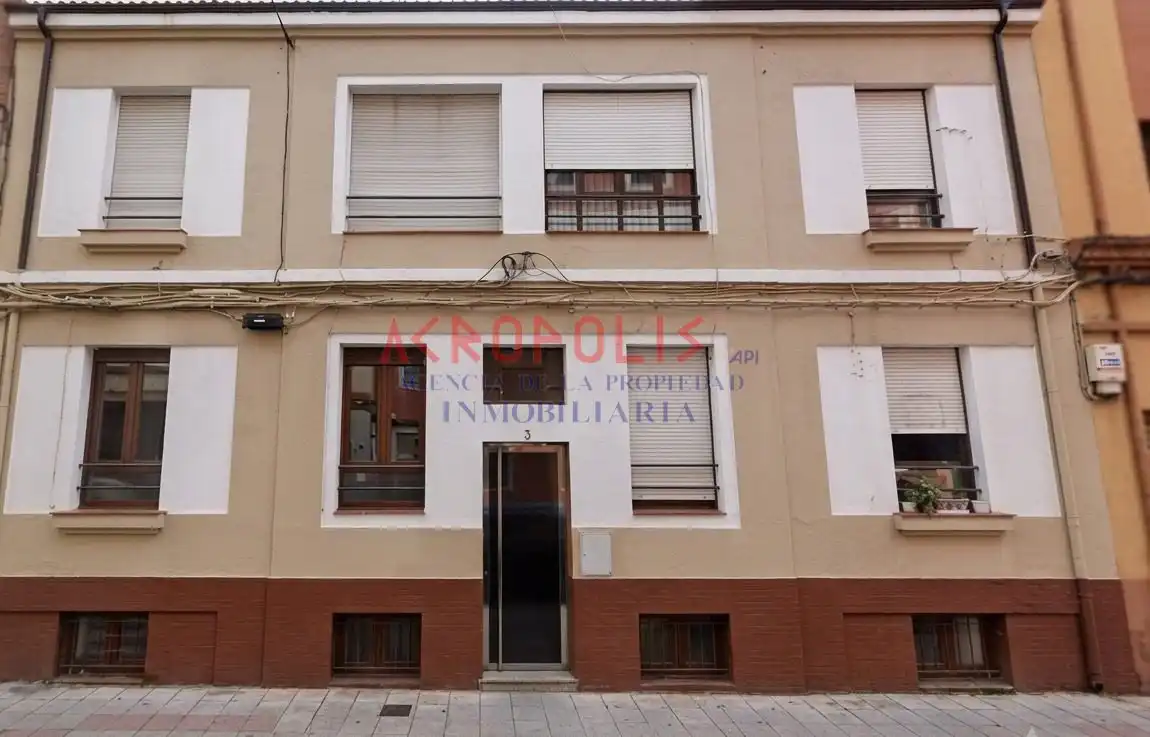 Vista exterior de Casa o chalet en venta en León Capital  con Calefacción