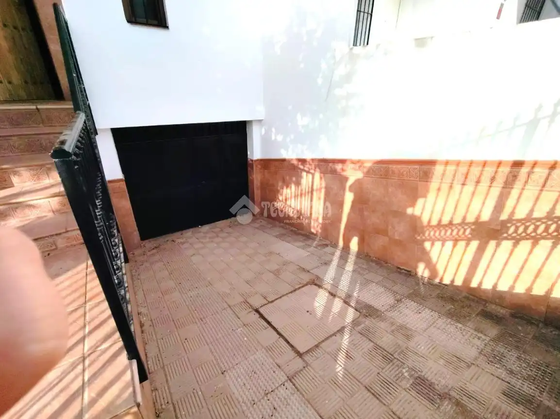 Aparcament de Casa adosada en venda en Coria del Río