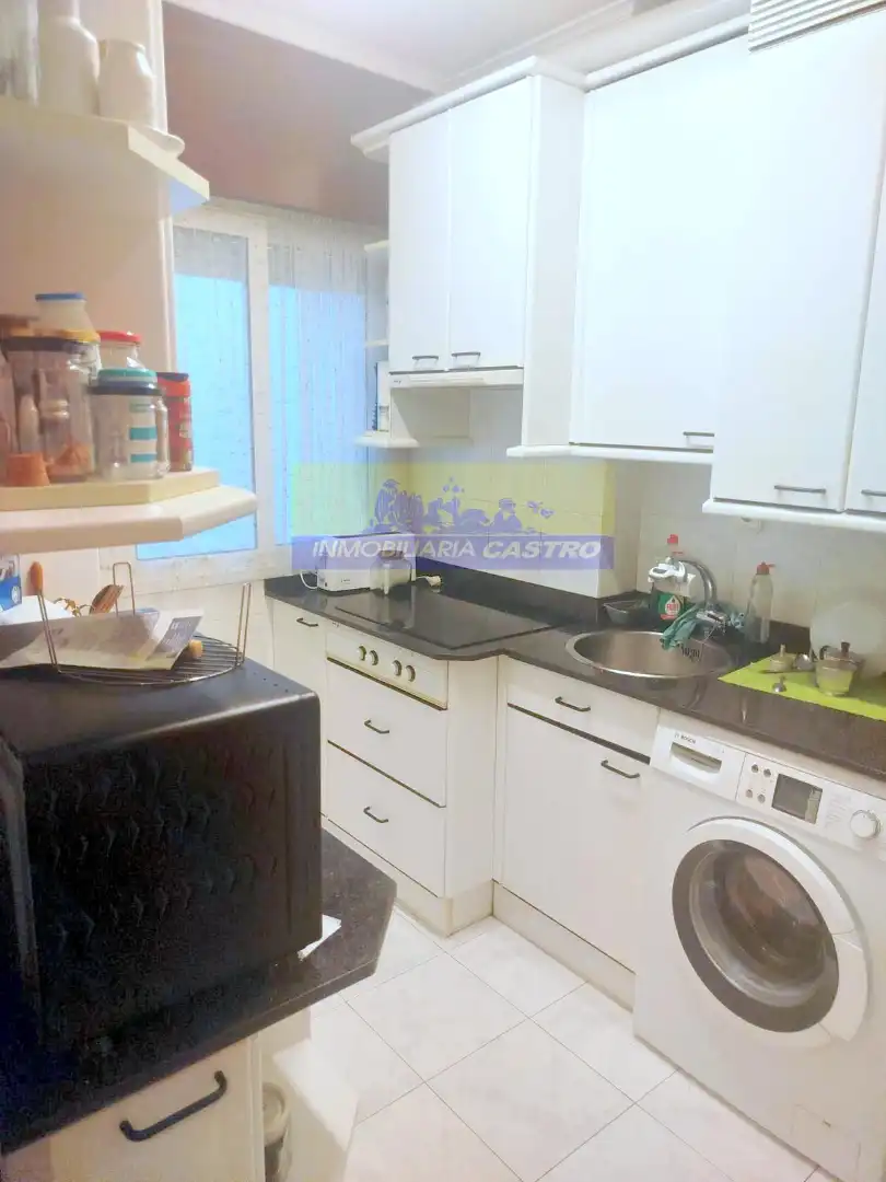 Cocina de Piso en venta en Castro-Urdiales con Calefacción, Trastero y Amueblado