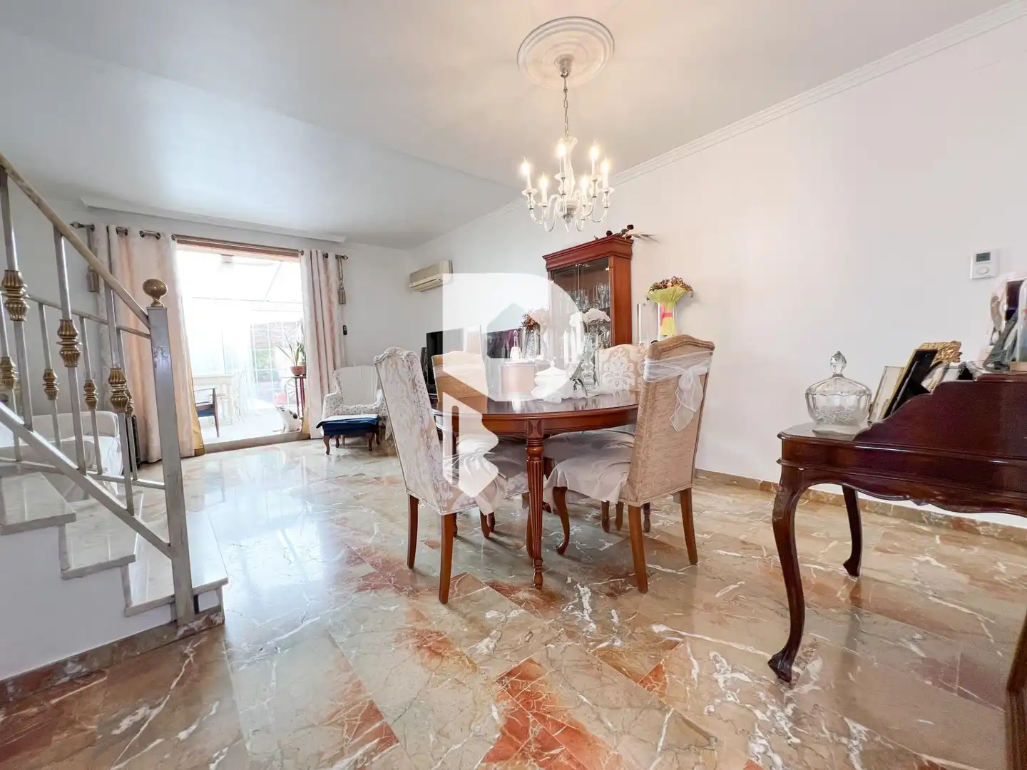 Menjador de Casa adosada en venda en Sant Vicenç Dels Horts amb Aire condicionat, Calefacció i Terrassa