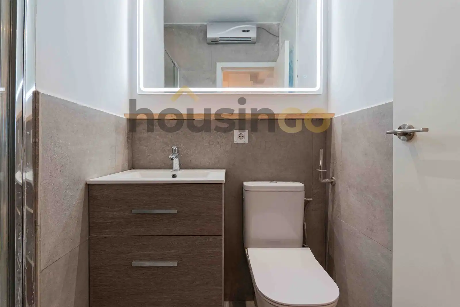 Bathroom of Study for sale in Madrid  with Air Conditioner, Heating and Furnished