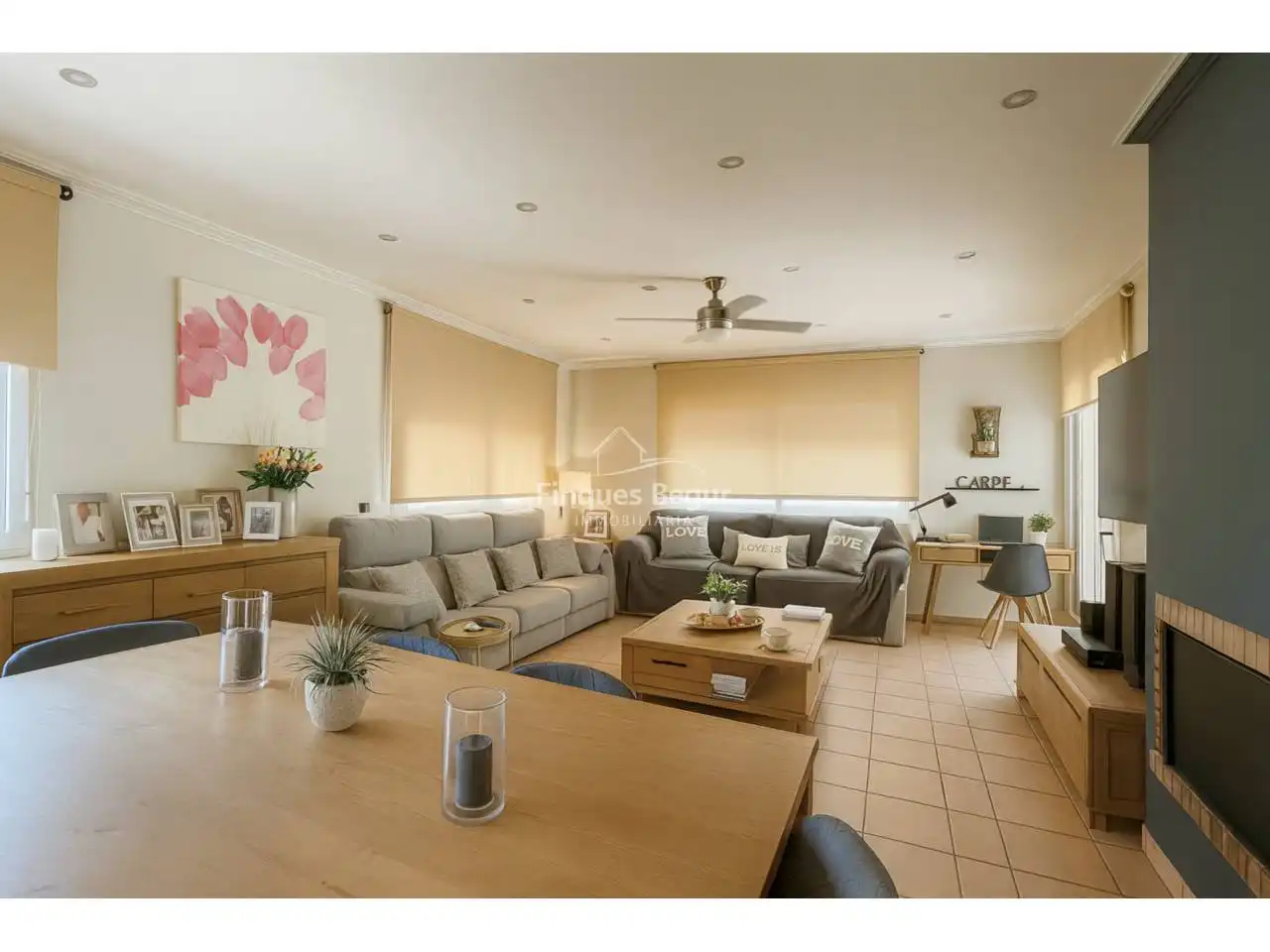 Detached house with pool for sale in Calle Joaquim Ruyra, imagen 3