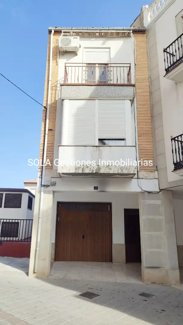 Vista exterior de Edifici en venda en Torreperogil