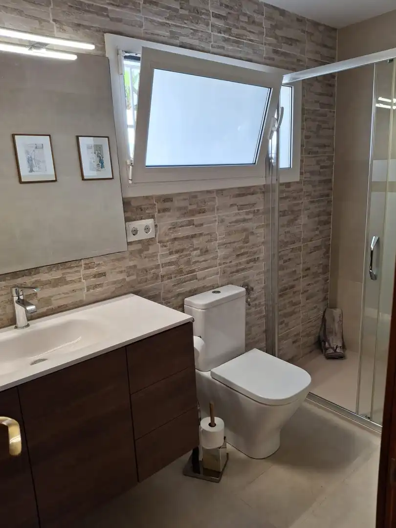 Baño de Casa adosada en venta en Castelldefels con Aire acondicionado, Calefacción y Terraza