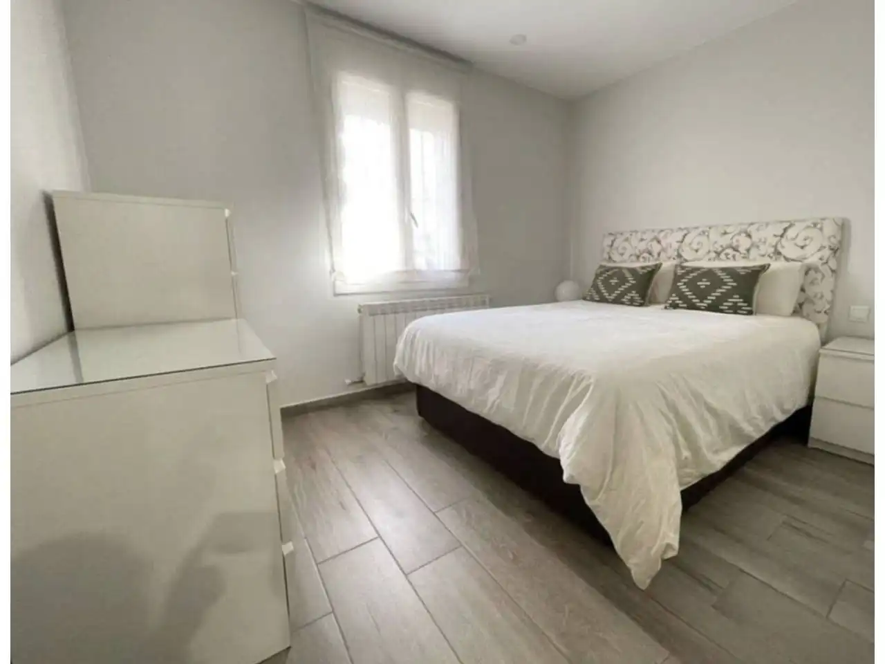 Schlafzimmer von Einfamilien-Reihenhaus zum Verkauf in Granollers mit Klimaanlage, Heizung und Privatgarten