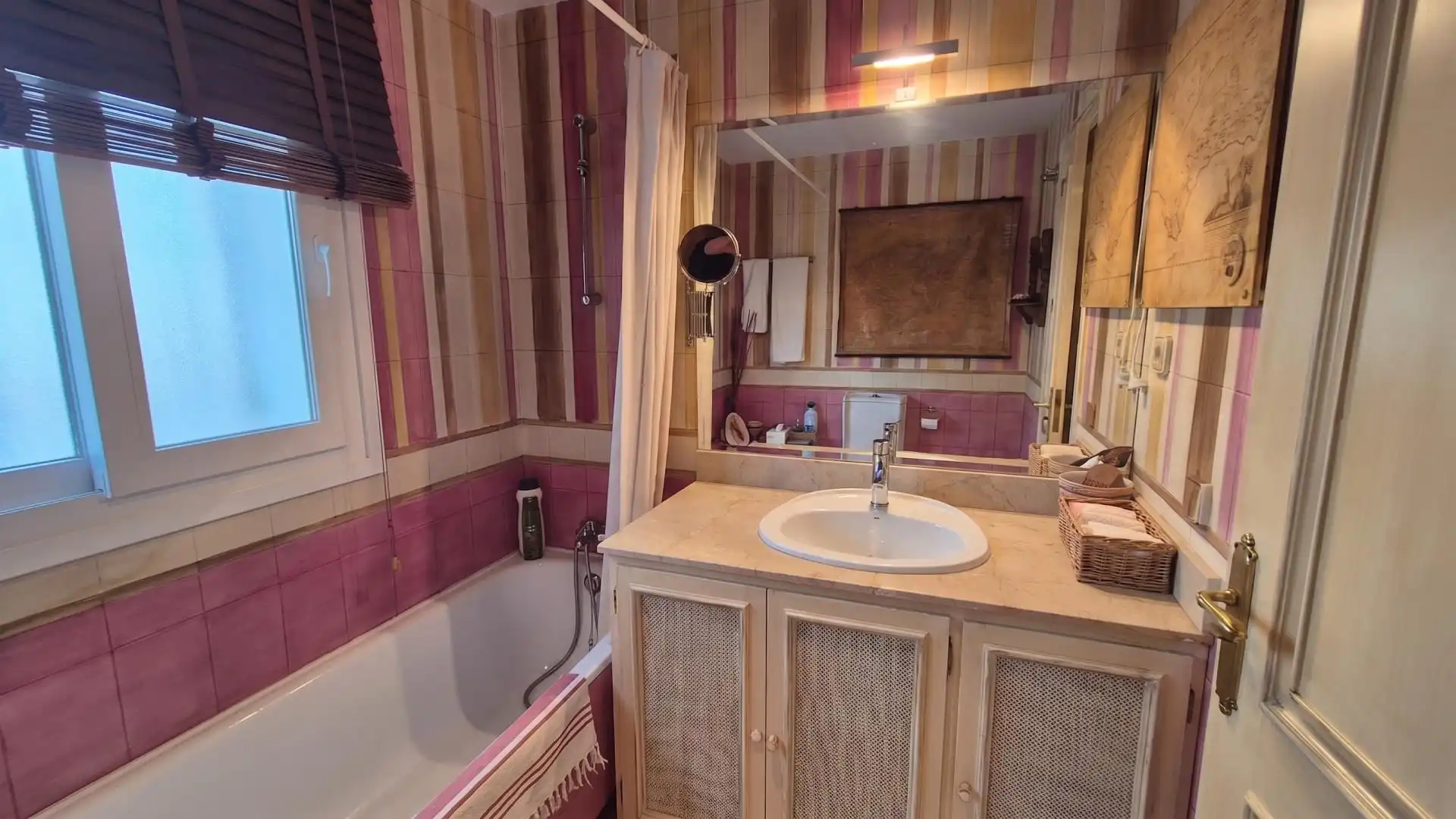 Bathroom of Houses for sale in Benahavís  with Air Conditioner, Terrace and Storage room
