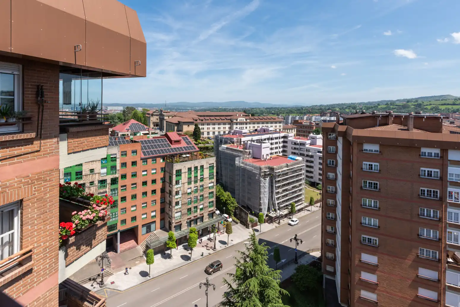 Vista exterior de Pis en venda en Oviedo  amb Calefacció, Parquet i Traster
